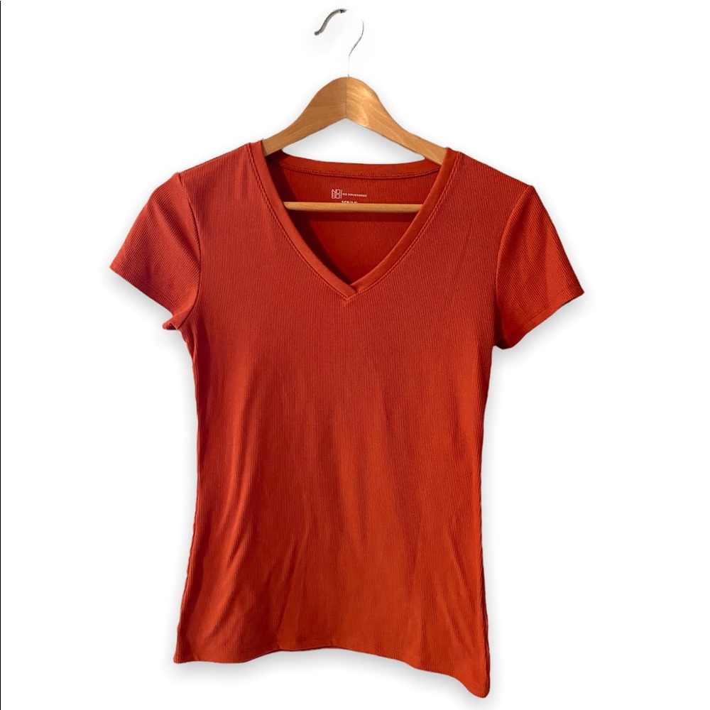No Boundaries ribbed v-neck tee